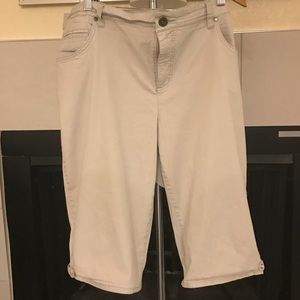 SALE! Women’s Bandolino tan Capri size 18w